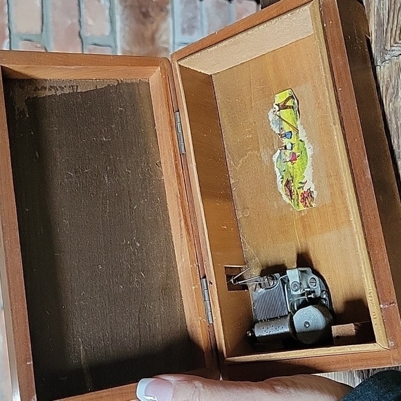 VINTAGE SWISS MUSIC JEWELRY BOX - Picture 6 of 9